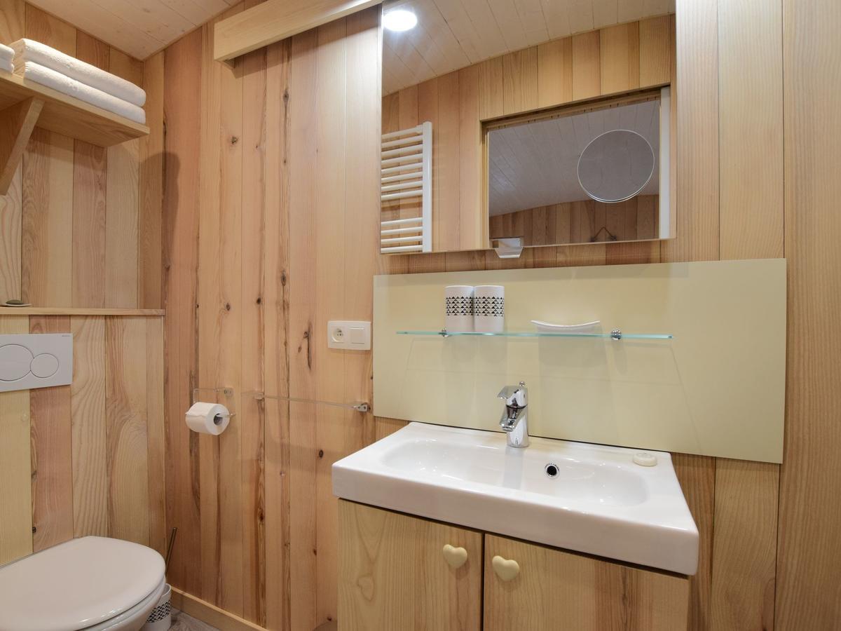 Quaint Mobile Home With Sauna In Vielsalm Ngoại thất bức ảnh